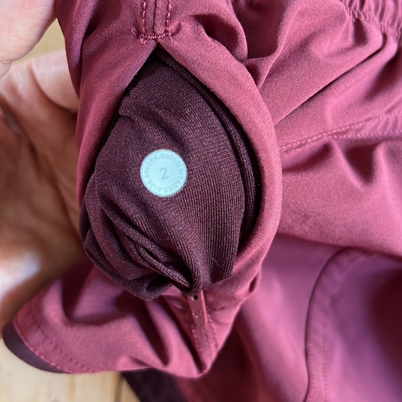 Lululemon choose a side reversible 3” shorts - Picture 3 of 3